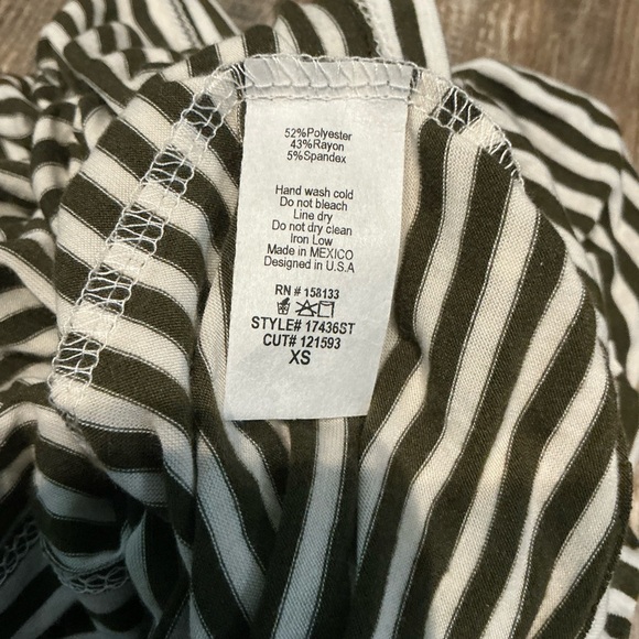 Staccato Olive Green and White Fitted Short Sleeve Tee Size XS - Picture 9 of 9